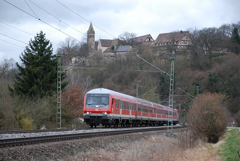 RE 19453 nach Aalen. Aufgenommen bei Lorch am 02.03.08. Im Hintergrund ist das Kloster Lorch.