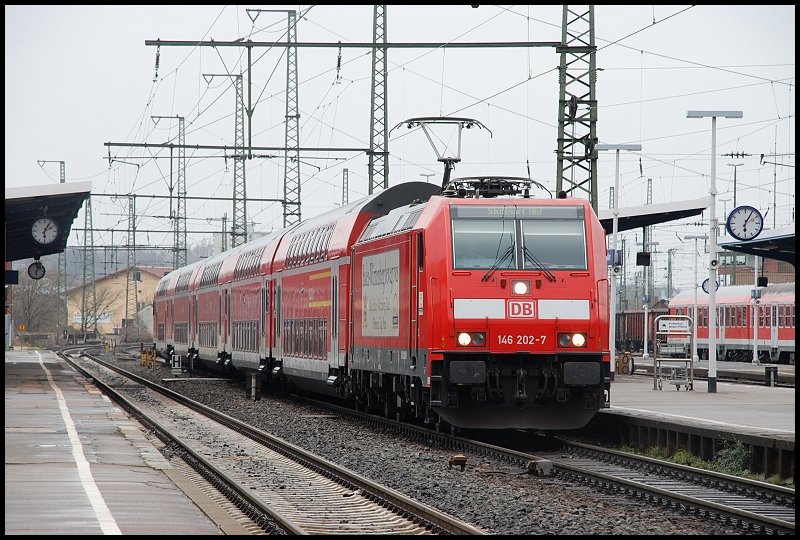 RE 19470 mit 146 202 nach Stuttgart Hbf. Aufgenommen am 02.04.08 in Aalen.