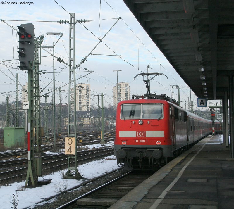 RE 19921 (Stuttgart HBf-Nrnberg Hbf) mit Schublok 111 088-1 bei der Abfahrt Stuttgart Hbf am 17.1.09