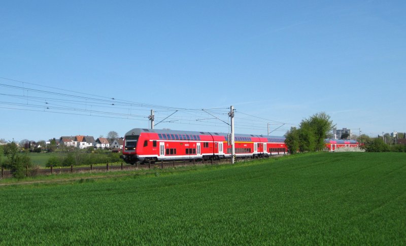 RE 21419 Lbeck Hbf - Hamburg Hbf kurz nach der Ausfahrt aus Reinfeld (Holst.) Richtung Bad Oldesloe am 20.04.09. 