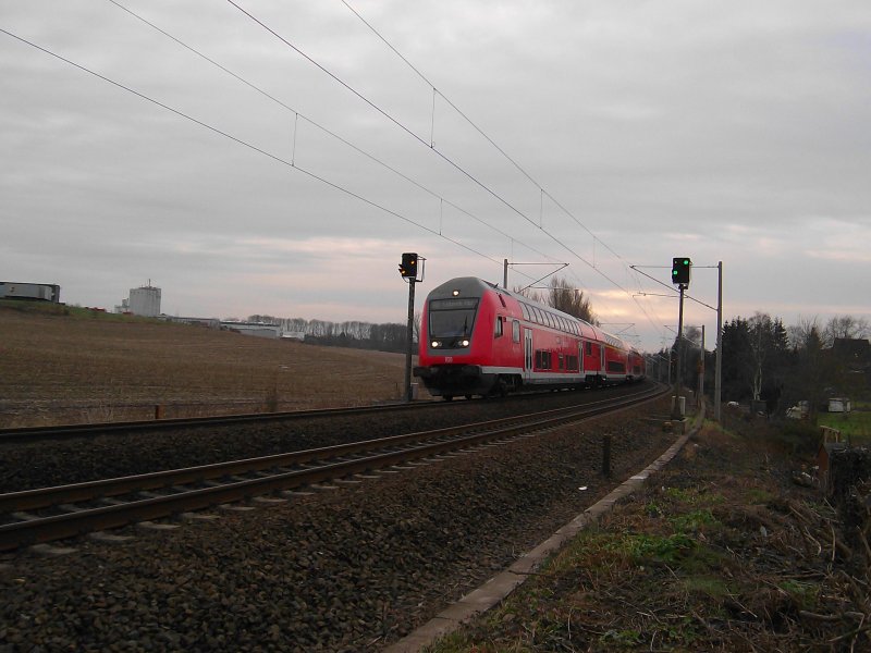 RE 21570 Hamburg Hbf - Lbeck Hbf kurz nach der Ausfahrt aus Reinfeld (Holst.) am 22.01.09.