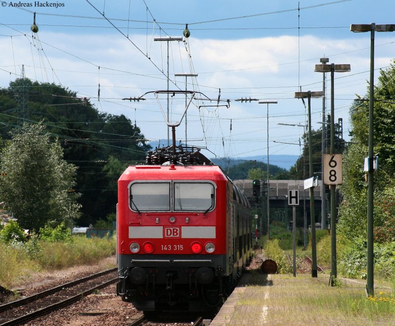 RE 22023 (Stuttgart Hbf-Tbingen Hbf) mit Schublok 143 315-0 in Wendlingen (Neckar) 25.7.09