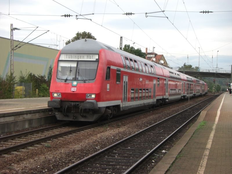 RE 22041 mit der 143 315-0 am 05.09.2008 auf dem Weg von Stuttgart kommend nach Tbingen (KBS 760).