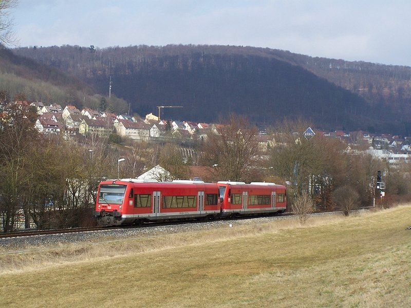 RE 22522 von Ulm Hbf nach Ellwangen. Hier bei Oberkochen am 23.02.08.