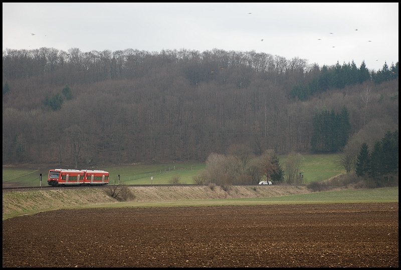 RE 22526 nach Ellwangen. Er bestand aus 650 114 und einem Kollegen. Aufgenommen am 04.04.08 bei Itzelberg.