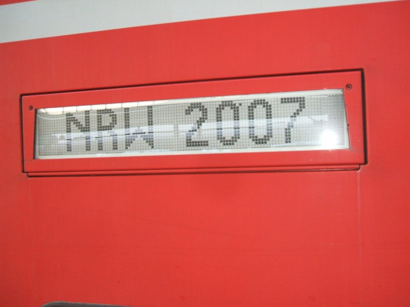 RE 3 ,Dsseldorf - Hamm fuhr am Wochenende mit Dostos und
den Zugzielanzeiger  NRW 2007  seine Strecke ab.(14.10.2007) 
