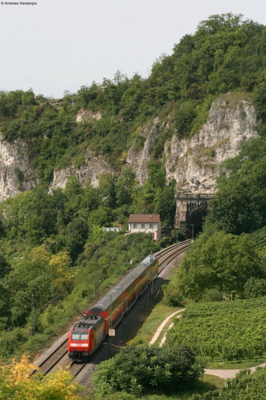 RE 31008 nach Offenburg mit Schublok 146 112-8 am Kirchbergtunnel bei Istein am 14.8.08