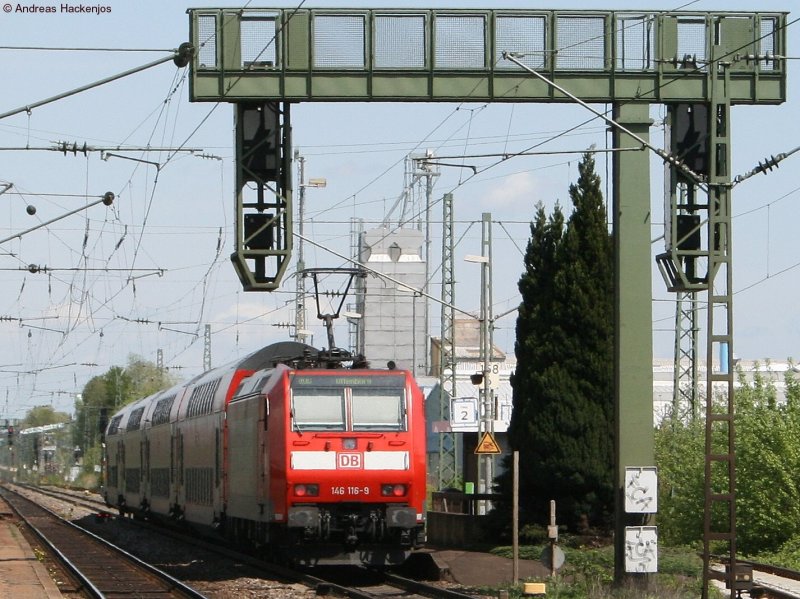 RE 31030 mit Schublok 146 116-9 beim Halt in Friesenheim(Baden) am 2.5.08