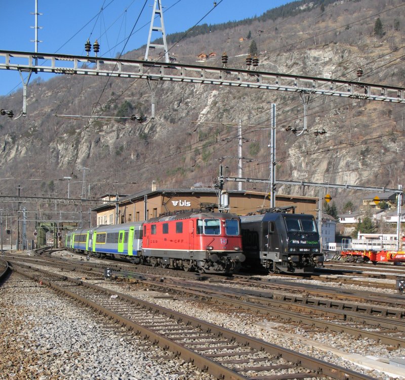 RE 3259 aus Bern trifft in Brig ein.
(16.02.2008)