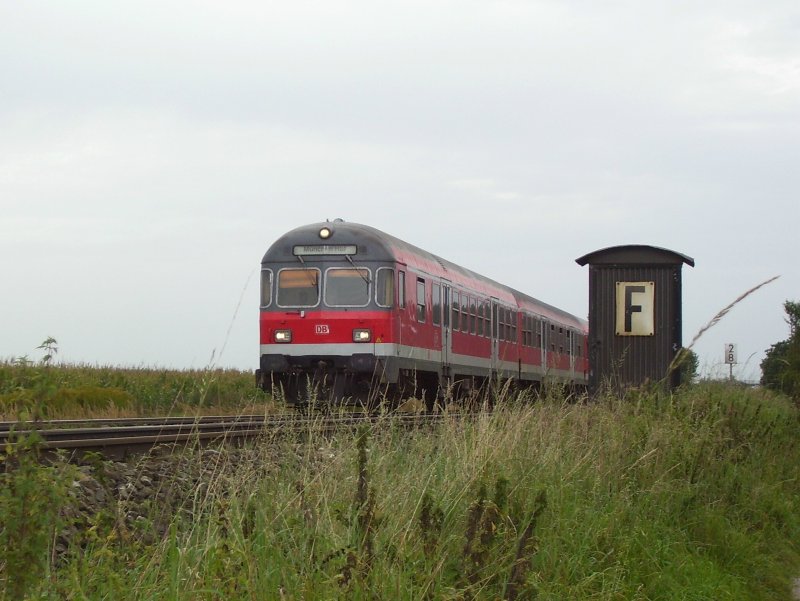 RE 32613 am 10.9.2008 sdlich von Buchloe auf der Fahrt nach Mnchen.