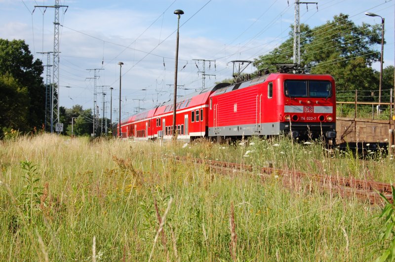 RE 38393 von Schwedt/O. kommend bei der Einfahrt in Doberlug-Kirchhain am 04.07.2007