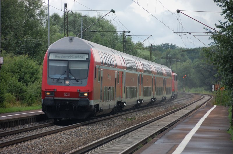 RE 4173 kurz vor seinem sonntglichen Halt in Offingen/Donau. (13.07.2008).