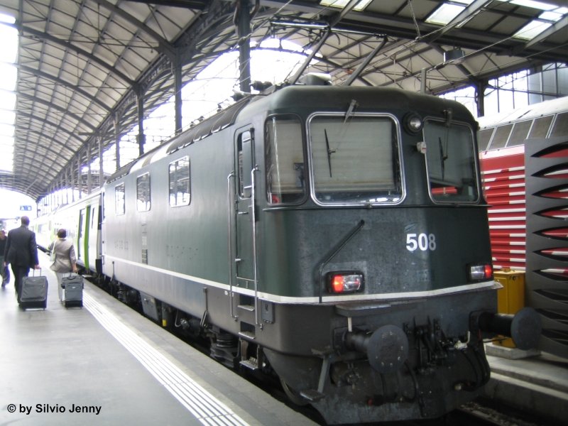 Re 420 508-4 (ex SBB Re 4/4'' 11102) mit RE nach Bern in Luzern.