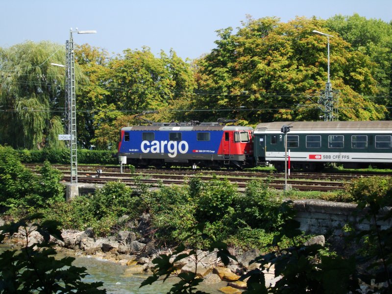Re 421 beim Verlassen von Lindau mit EC nach Zrich HB am 30.08.2008