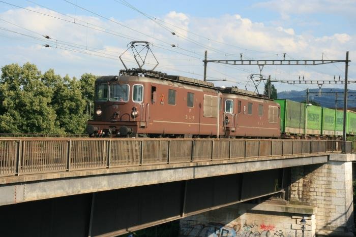 Re 425 179 und Re 425 181 berqueren die Rheinbrcke in Basel; 16.07.2008