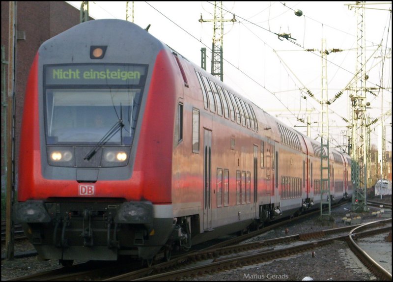 RE 4326 bei der Einfahrt Dsseldorf Hbf. Schublok war 146 019 21.3.2009
