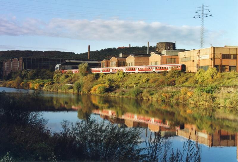 RE 4331 mit 110 115 die erst recht sp�t abgelichtet werden kommte da gerade der Autozug mit 140 kreutzte.