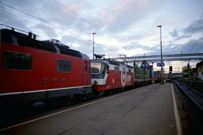 Re 436 am 10.5.03 in Rotkreuz
