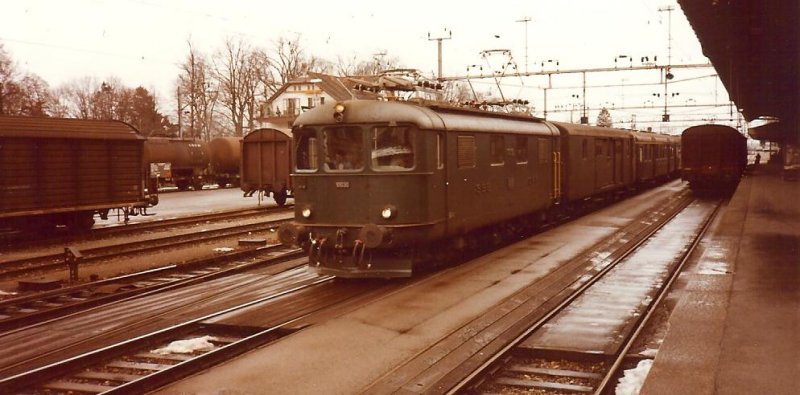 Re 4/4 10030 am 02.1984 in Frauenfeld.