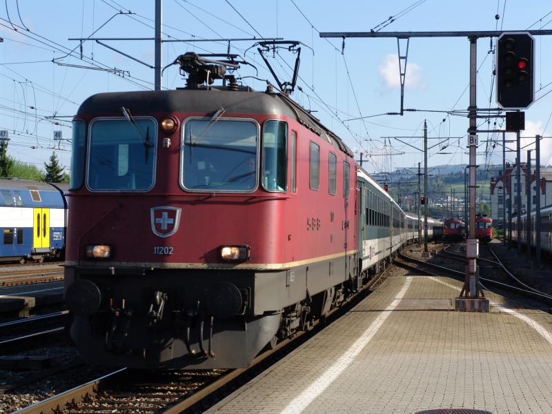 Re 4/4 11202 am 8.5.05 in Zug