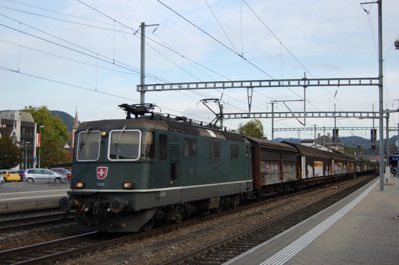 Re 4/4 11309 mit Gterzug am 02.10.2009 in Liestal