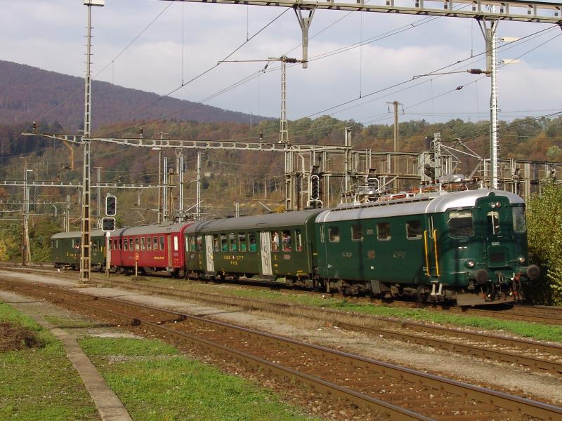 Re 4/4 I 10001 am 23.10.04 in Olten 