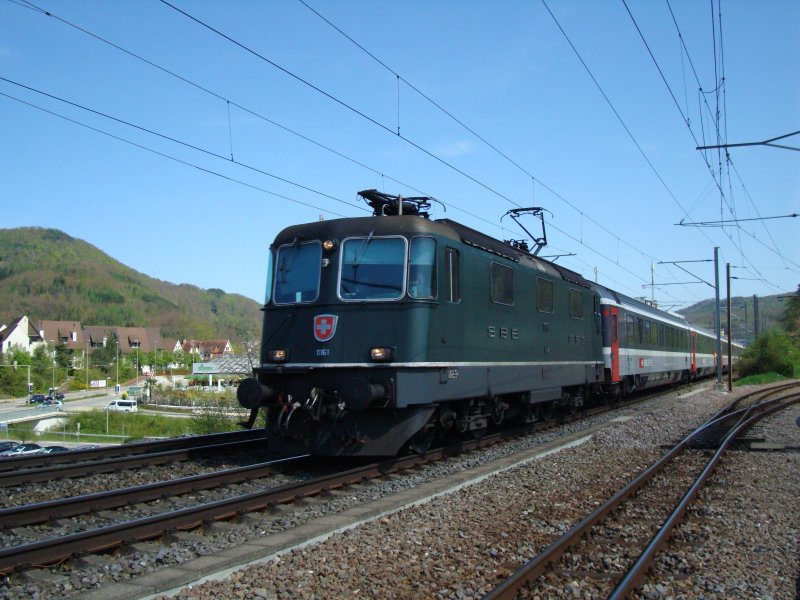 Re 4/4 II 11161 vor EC bei Liestal am 26.04.2008