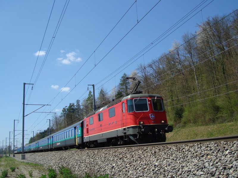 Re 4/4 II 11223 mit Dispo-Zug am 26.04.2008 bei Roggwil-Wynau