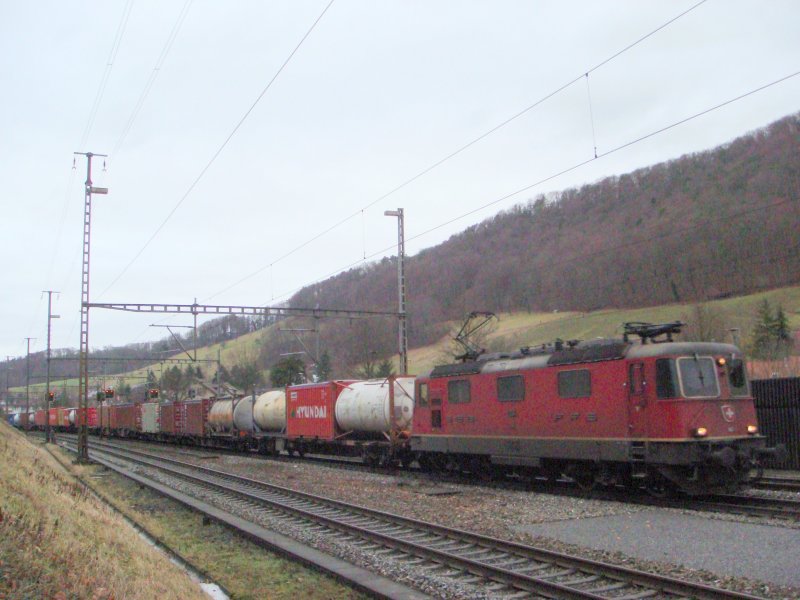 Re 4/4 II mit GZ bei Tecknau am 09.01.2008