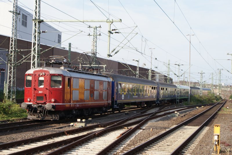 Re 4/4 Lok 10009 mit Tanzsonderzug in Dsseldorf Hbf am 31.08.08