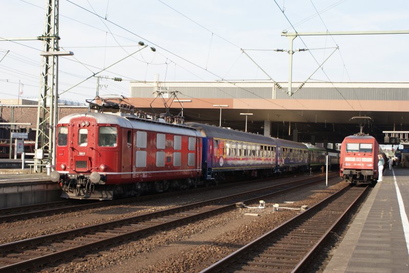 Re 4/4 Lok 10009 mit Tanzsonderzug in Dsseldorf Hbf am 31.08.08