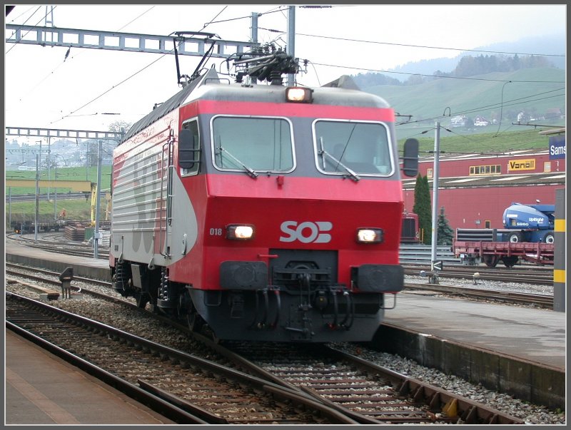 Re 446 018 ex SBB Re 4/4 IV in Samstagern. (10.11.2006)