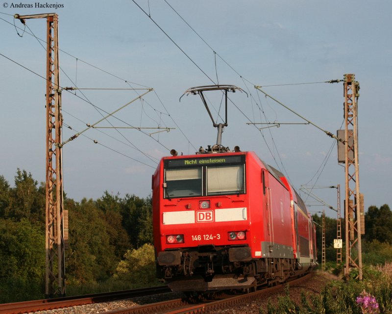 RE 4477 (Bremerhaven-Lehe-Osnabr ck Hbf) mit Schublok 146 124-3 bei Loxstedt 20.8.09