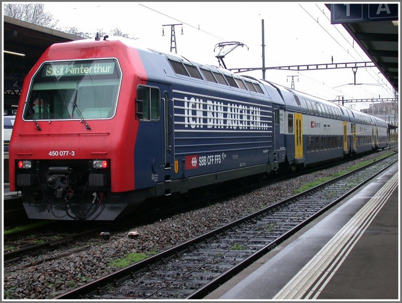 Re 450 077-3 als S8 nach Winterthur hlt in Zrich Oerlikon. (06.12.06)