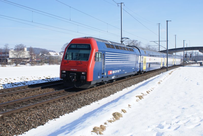 Re 450 101-1 befindet sich am 15.2.09 in Bassersdorf.