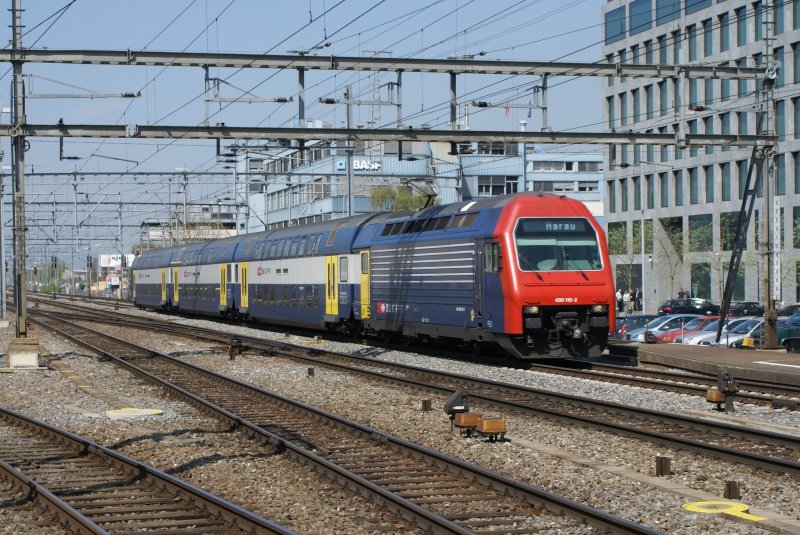 Re 450 110-2 befindet sich am 15.4.09 in Zrich Altstetten.