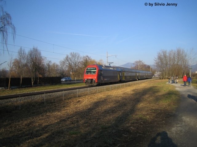 Re 450 111 ''Neuenhof'' bei Hurden am 4.2.07