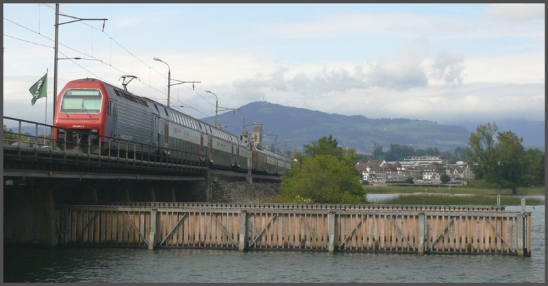 Re 450 Dosto auf dem Damm von Rapperswil. (24.06.2009)
