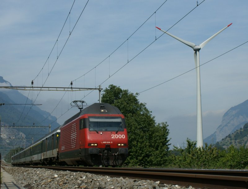 Re 460 004-5 mit IR 1725 zwischen Vernayaz und Martigny am 17. September 2008.