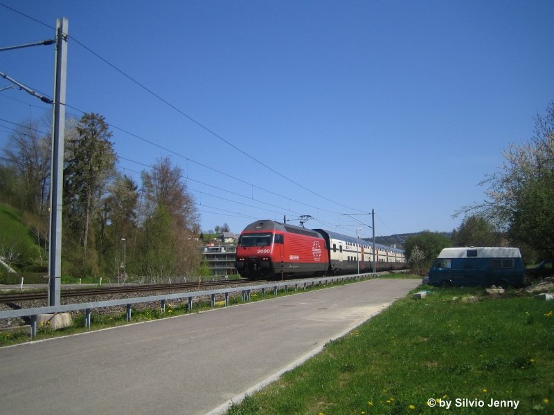 Re 460 009-4 zwischen Rterschen und Hegi mit einem IC Dosto unterwegs nach Genf Flughafen am 26.4.08