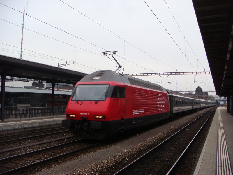 Re 460 014 mit IR nach Locarno am 09.04.2008 bei der Durchfahrt in Rotkreuz.