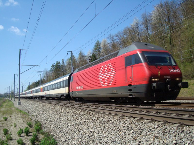 Re 460 022 mit IR nach Olten bei Roggwil-Wynau am 26.04.2008