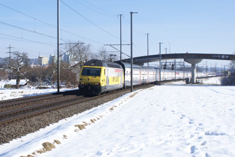 Re 460 028-4 fhrt mit dem IC 726 am 15.2.09 von Bassersdorf Richtung Zrich Flughafen.