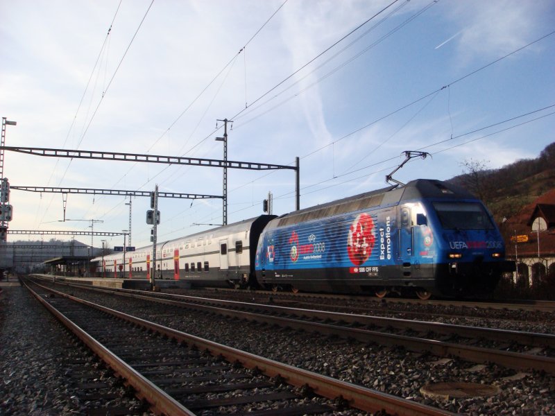Re 460 044 mit IR nach Zrich HB am 08.01.2008 bei Gelterkinden.