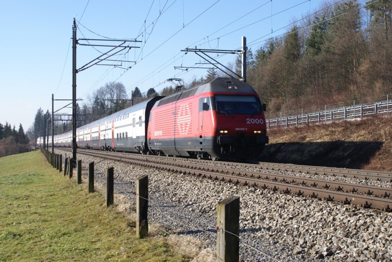 Re 460 047-4 braust mit dem IR 2334 am 25.1.09 von Baar Richtung Sihlbrugg.