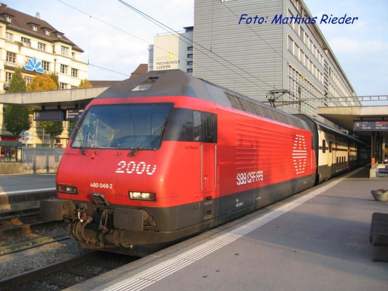 Re 460 048-2  Zrich Wyland  im Bahnhof Luzern vor einem IR nach Zug, Zrich Flughafen am 19.10.08 in Luzern