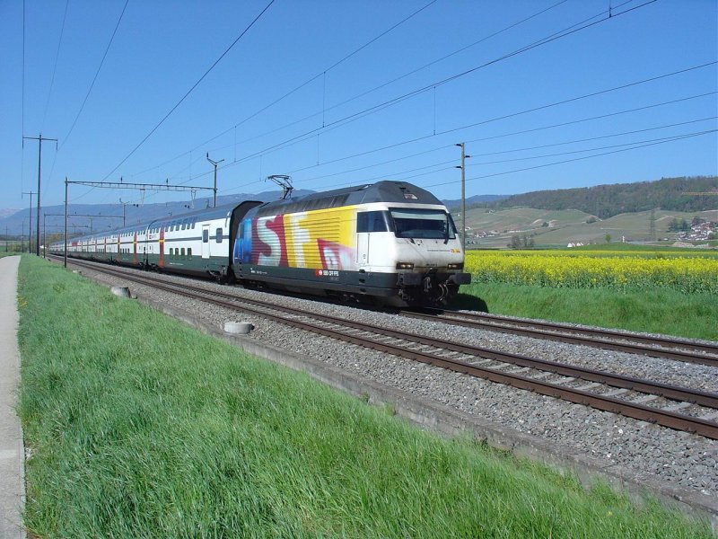 Re 460 056 SF DRS et rame IC2000 vers Gilly-Bursinel 25 avril 2004