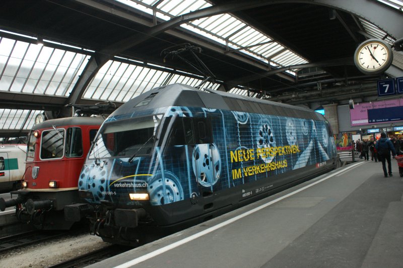 Re 460 060-5 Werbelokomotive Verkehrshaus Luzern, aufgenommen am 04.03.2009 im HB Z�rich angekommen mit dem IC aus Hamburg.