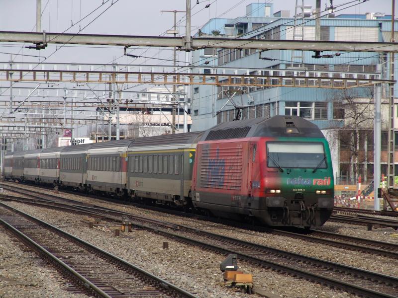 Re 460 062-3 mit der Werbung  reka rail  am 26.3.05 in Zrich Altstetten