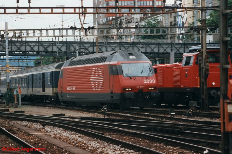 Re 460 065-6 am 25.07.1997 bei der Einfahrt in den Bahnhof Basel SBB